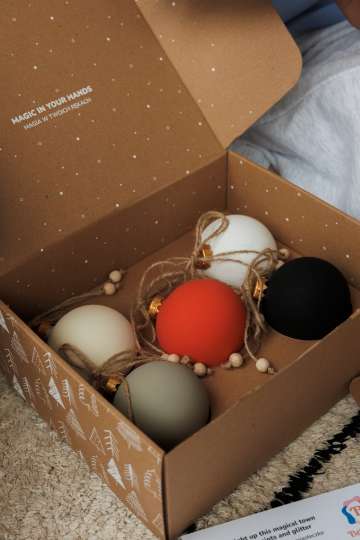 Набір для розмальовки новорічних кульок "Кольори різдвa"