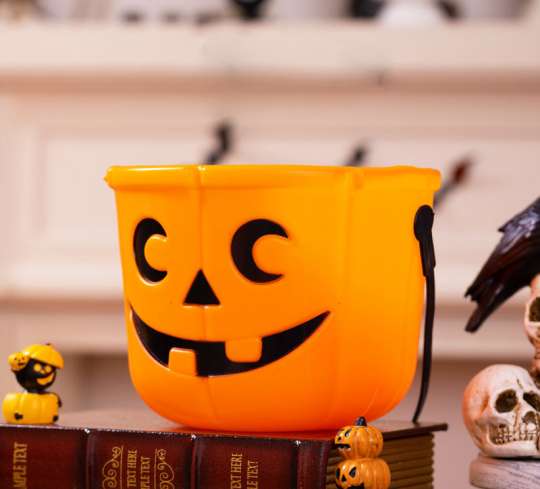Декор на Хеллоуин Ведро для конфет Тыква Зубик 13623 18х18х14 см оранжевое