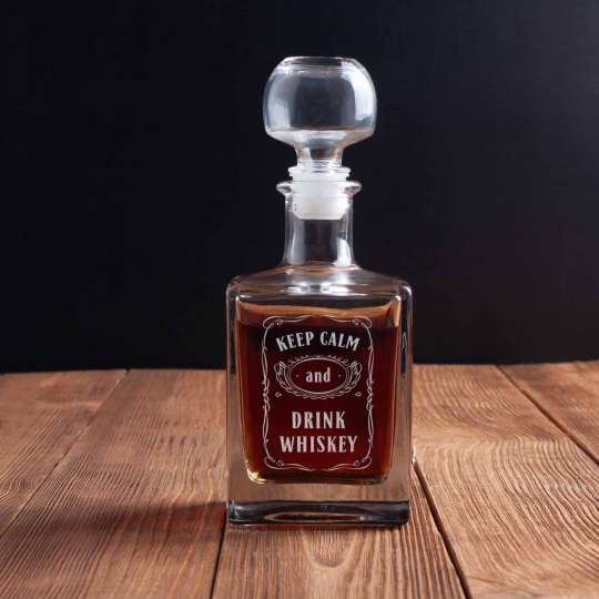 Графин "Keep calm and drink whiskey", англійська, Дерев'яна подарункова коробка з гравіюванням